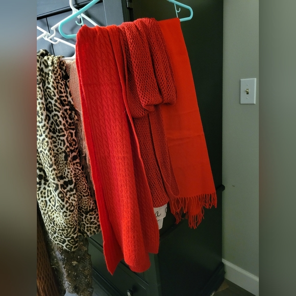 Scarves bundle.  And so many.  13 scarves total all in excellent condition. - Picture 2 of 9